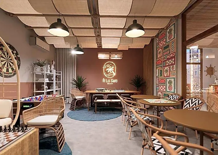 De Sea Poshtel فندق 4*
